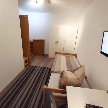 Habitación en casa particular Messe Im